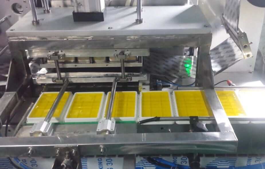 香膏自動封口機(jī)